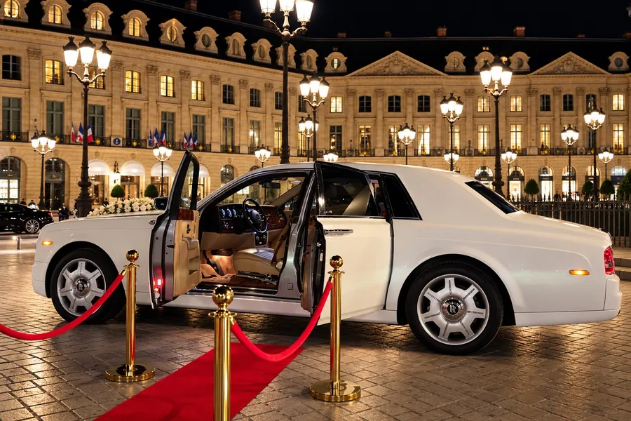 Phantom portières ouvertes, tapis rouge, place Vendôme